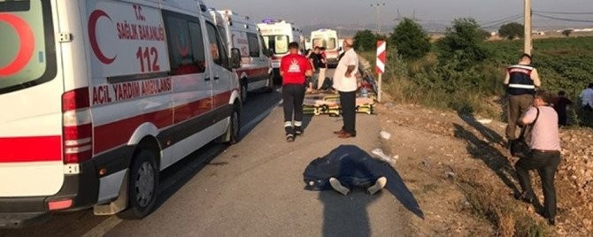 Balıkesir'de yolcu otobüsü devrildi olay yerinden ilk görüntüler - Resim: 1