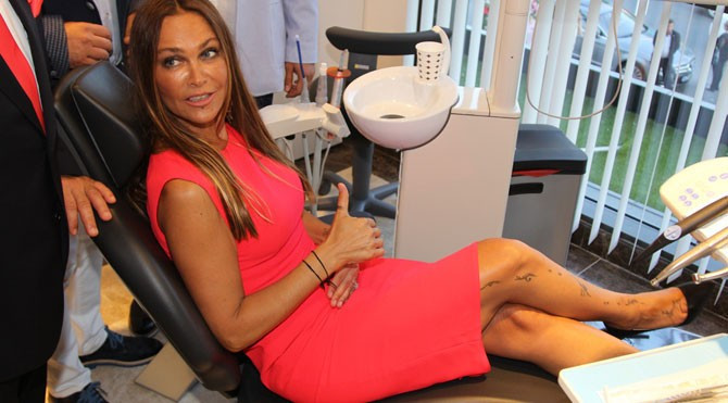 Hülya Avşar hayatının filmini erteledi - Resim: 4