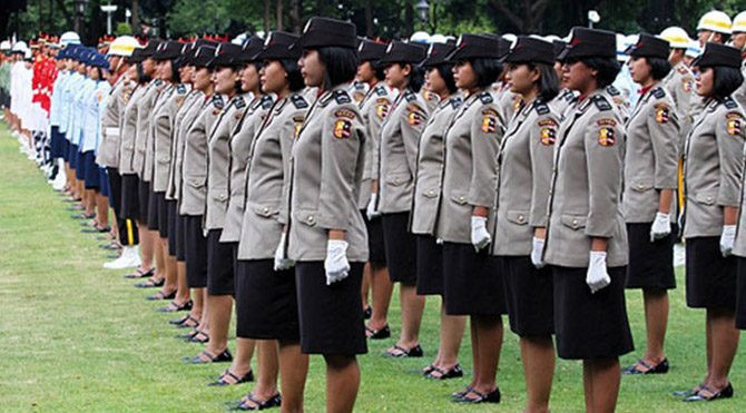 Böyle rezillik görülmedi kadın polislere bekaret için iki parmak testi - Resim: 1