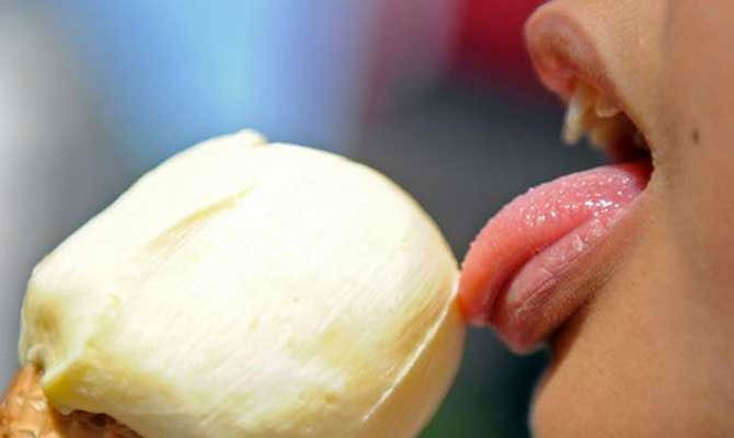 Fotokopi çekerken dişini kırdı! Böyle iş kazası yok - Resim: 1