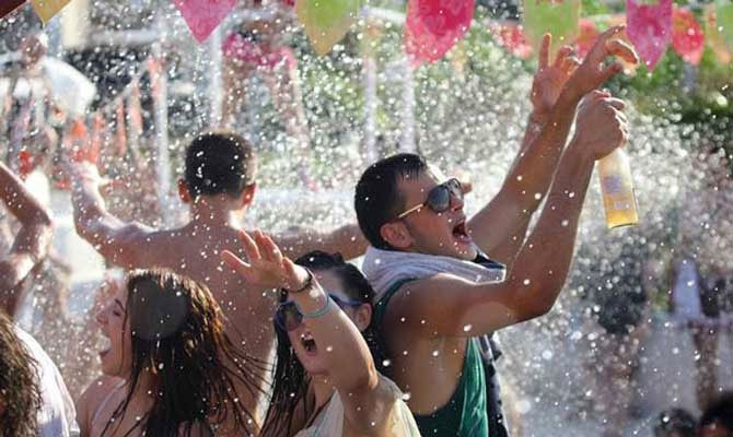 Fotokopi çekerken dişini kırdı! Böyle iş kazası yok - Resim: 4