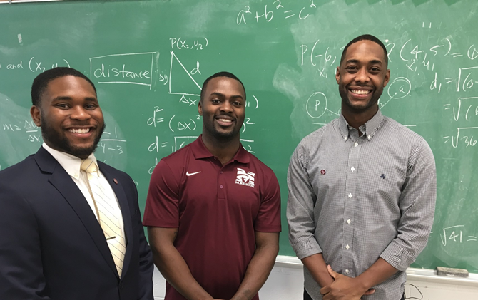 Öğrencisinin bebeğini kucağına alıp ders veren öğretmen olay oldu - Resim: 2