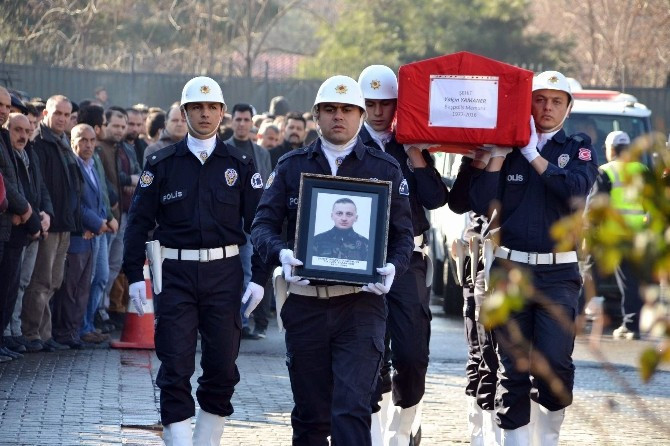  Şehit polisin kızının feryatları yürek dağladı - Resim: 2