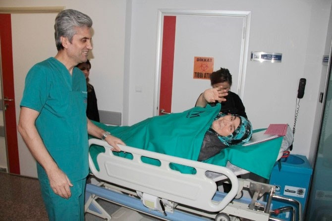 'Özgür kız Ayşe teyze' şimdi de yağlarını aldırdı! - Resim: 4