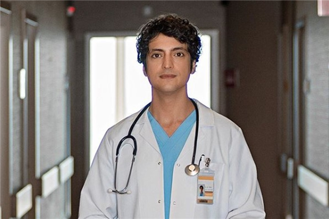 Mucize Doktor dizisinin Ali'si Taner Ölmez'in sevgilisi Ece Çeşmioğlu bakın kim - Resim: 2