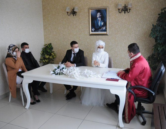 Koronavirüs mutluluklarına engel olamadı - Resim: 2