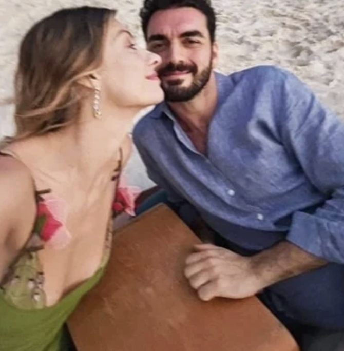 Tuba Ünsal ile 10 yaş küçük sevgilisi Emir Ulusoy el ele görüntülendi... - Resim: 1