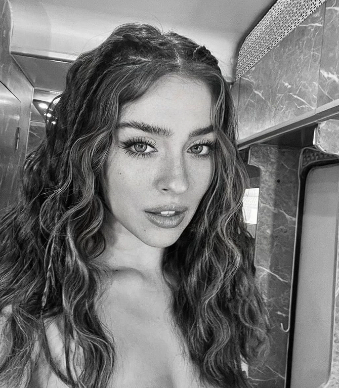 Takıntılı hayran şoku! Ünlü oyuncu Cemre Baysel'e gelen mesajlar kan dondurdu: Benimle buluşmazsan... - Resim: 2