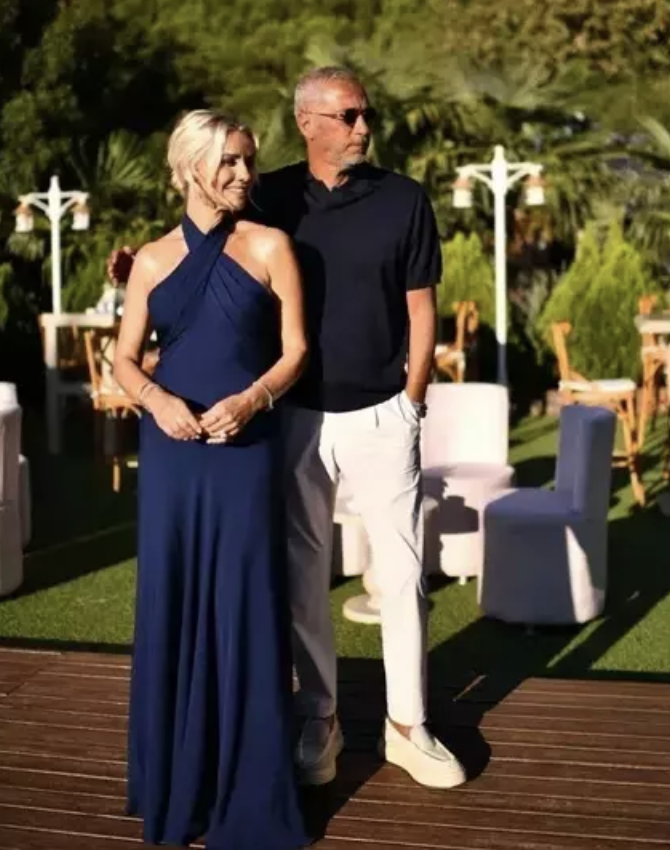 Esra Erol ve Ali Özbir Atina sokaklarından paylaştı! Duygusal kareler... - Resim: 3