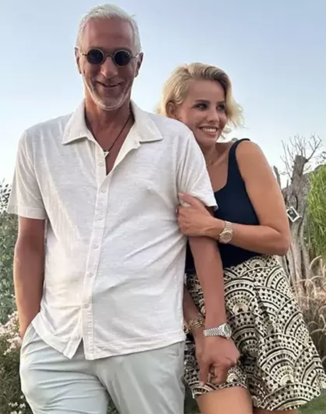 Esra Erol ve Ali Özbir Atina sokaklarından paylaştı! Duygusal kareler... - Resim: 2