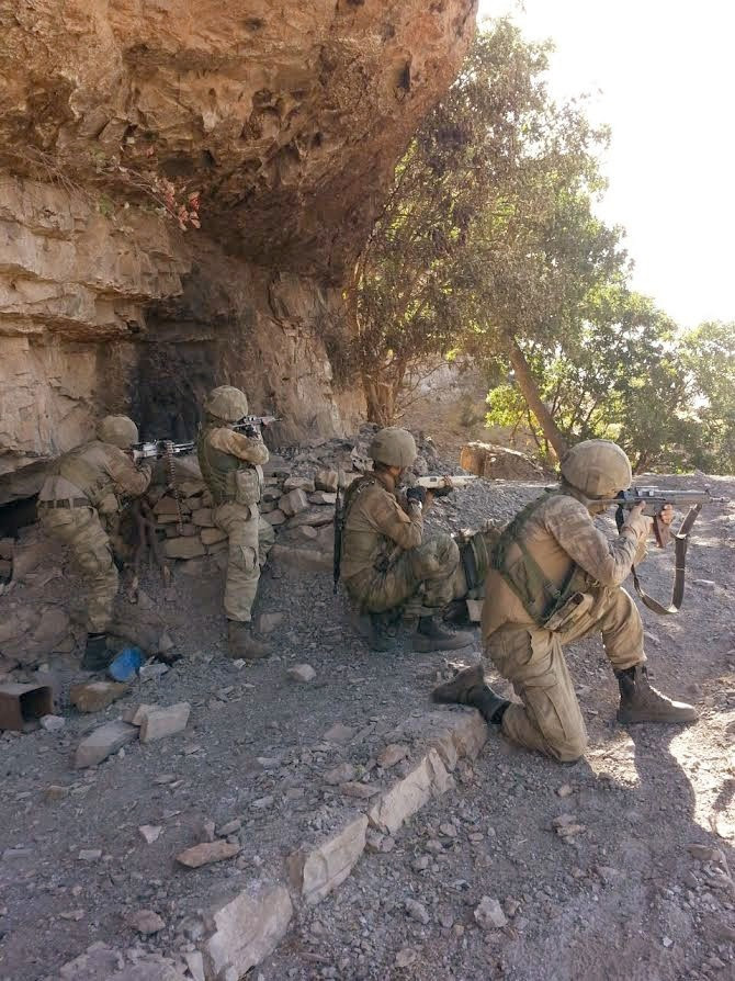 Hakkari'de çelik kapılı fanlı PKK mağarası  - Resim: 2