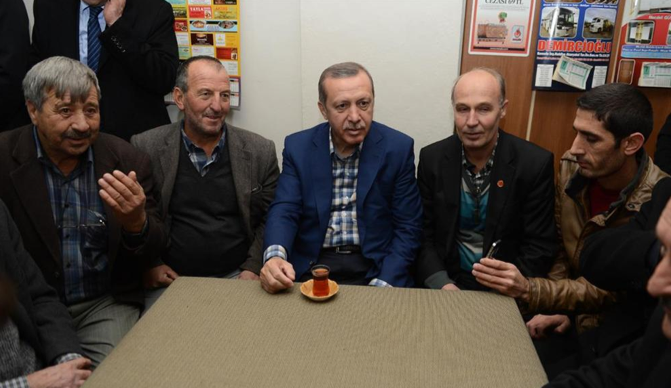 Erdoğan'dan kahvehane ziyareti - Resim: 1