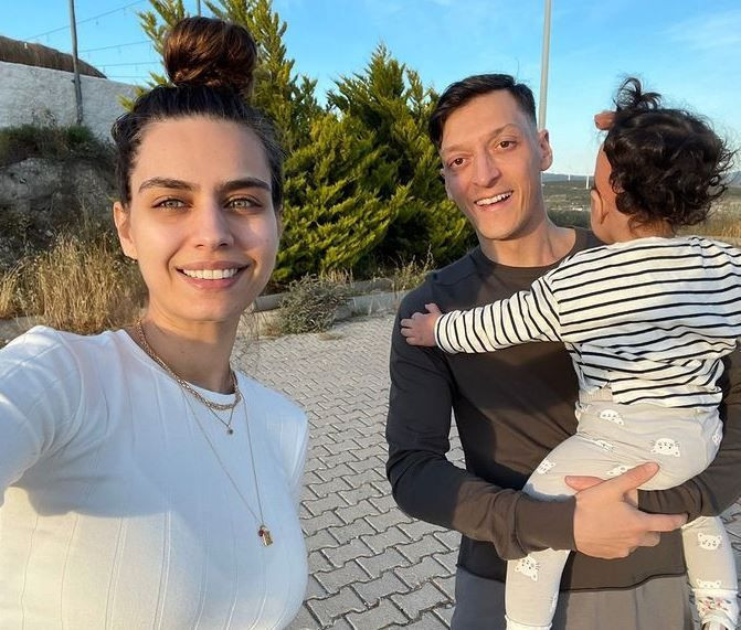 Mesut Özil kayınvalidesi Gülter Gülşe'ye Acarkent'te milyonluk ev aldı! - Resim: 1