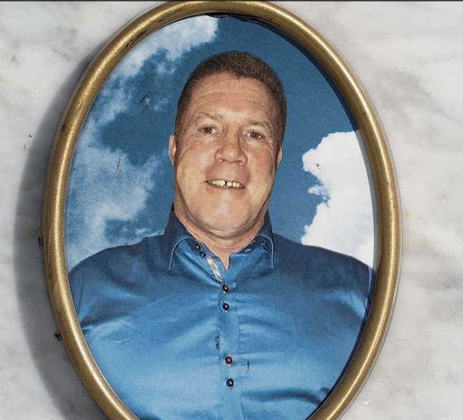 22 ayar som altın tabutla gömdüler! Bir hafta tur attırdılar görülmemiş cenaze - Resim: 2