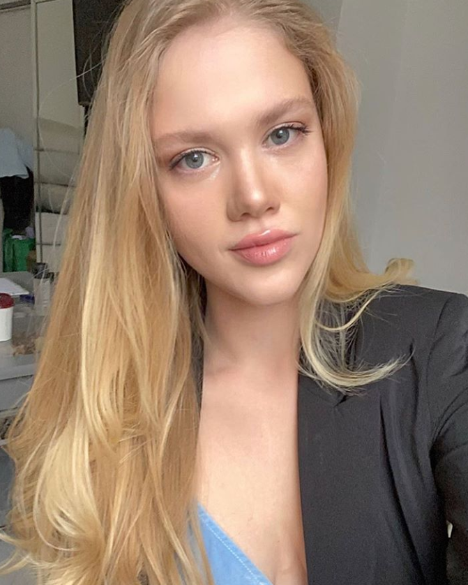 Serel Yereli'nin penceresinden paylaştığı gecelikli pozuna olay yorum! - Resim: 4