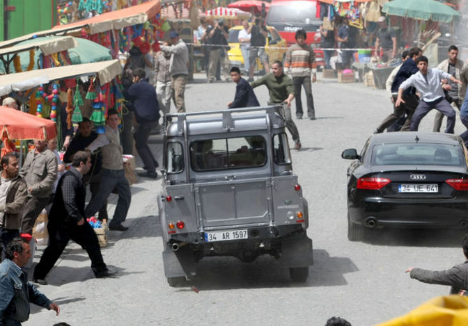 Fırtına James Bond'u da vurdu! - Resim: 4