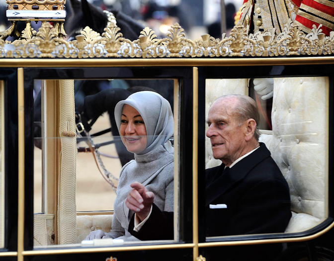 Abdullah Gül krallar gibi karşılandı! - Resim: 4