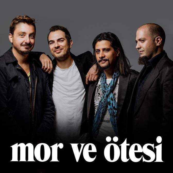 Mor ve Ötesi'nden deprem için anlamlı hareket! Bebek bezleriyle konsere geldiler - Resim: 1