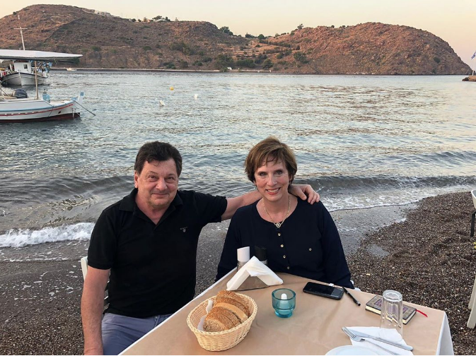 Vedat Milor'un en sevdiği tatlı eşinin dudaklarıymış! Sosyal medyada çok konuşulan yanıt - Resim: 1