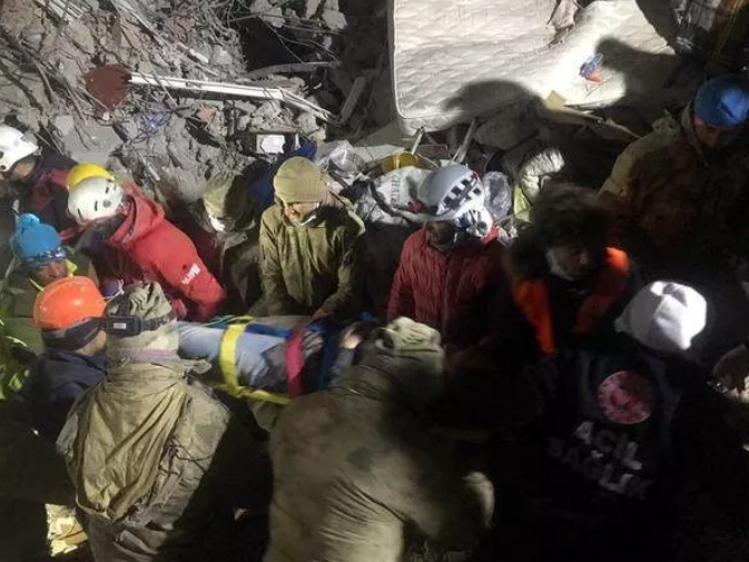 Uzmanlar açıkladı! Enkazda en fazla kaç gün dayanılır? Haiti'deki mucizeler Türkiye'nin ümidi... - Resim: 1