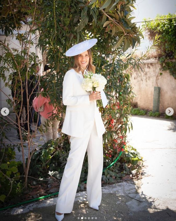 Dila Tarkan'ın gelinliği ofsayta düştü kimse beğenmedi işte yılın düğünü Dila Tarkan kimdir - Resim: 2