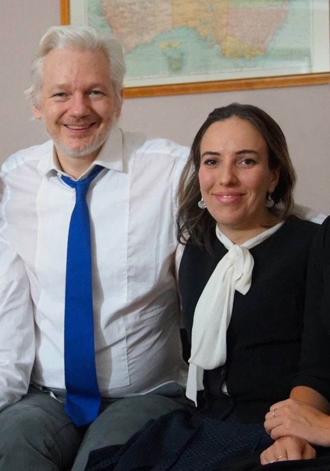 Wikileaks'in kurucusu Assange Ekvator Büyükelçiliği'nde saklanırken 2 çocuk yapmış! - Resim: 2