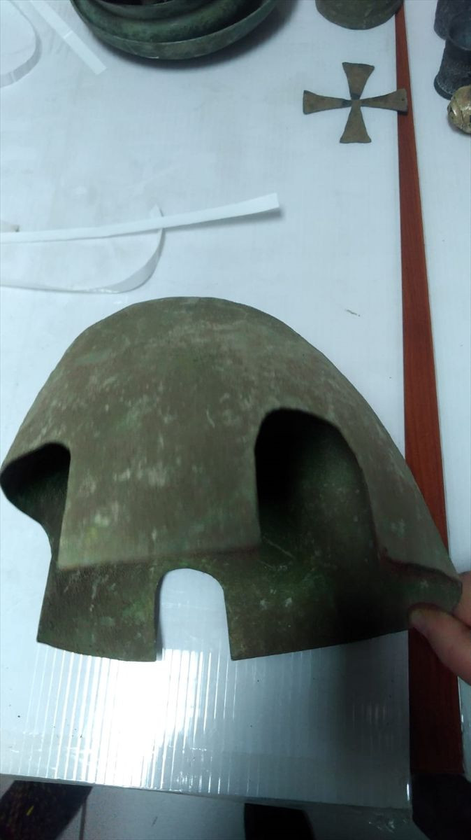 1071 Malazgirt savaşında ölen Bizanslı komutana ait eşyalar bakın kimin aracından çıktı? - Resim: 1