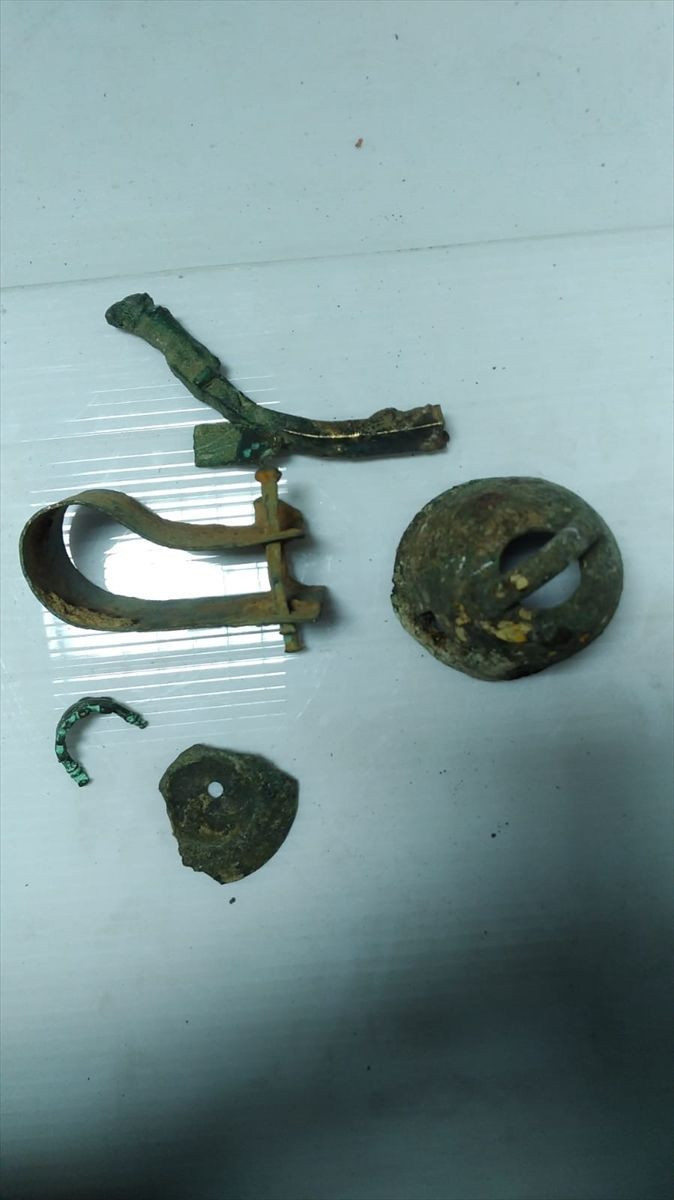 1071 Malazgirt savaşında ölen Bizanslı komutana ait eşyalar bakın kimin aracından çıktı? - Resim: 4