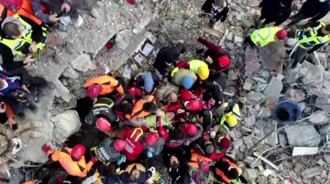 Uzmanlar açıkladı! Enkazda en fazla kaç gün dayanılır? Haiti'deki mucizeler Türkiye'nin ümidi... - Resim: 3