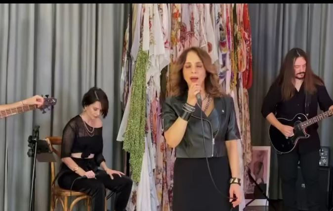 Sertab Erener hastanelik oldu! Ünlü şarkıcının 'bağırsak' hastalığı kolit nedir? - Resim: 1