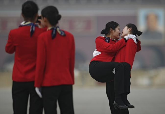 Yok böyle eğitim! Bacaklarının arasındakini düşüren yandı - Resim: 1