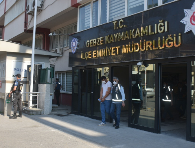 Kapkaç çetesinin topal üyesinden ilginç çıkış: Bizim gibi adamı yakaladığınız iyi oldu - Resim: 1