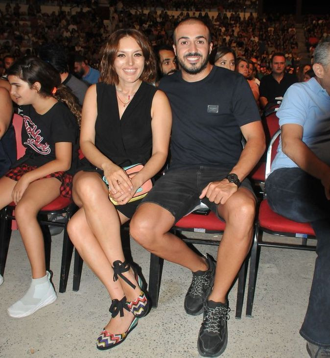 Ezgi Mola ve sevgilisi Mustafa Aksakallı'dan sürpriz '3 ay önce evlendik' - Resim: 1