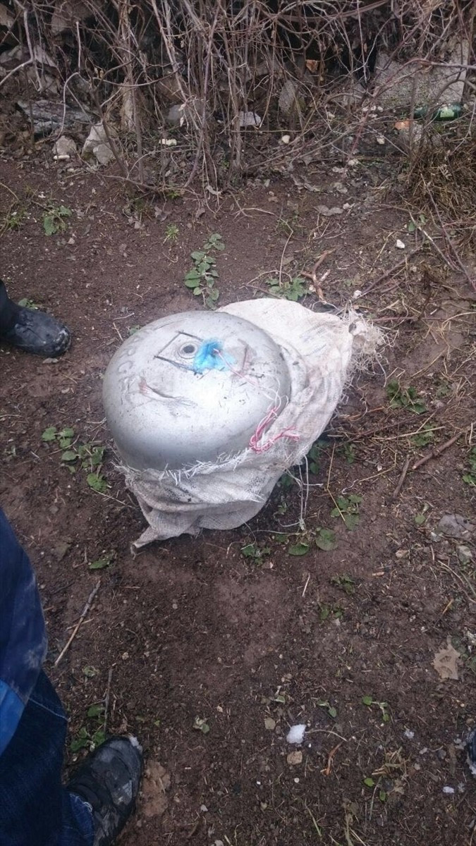 Van'da çok sayıda el yapımı patlayıcı ele geçirildi! - Resim: 3