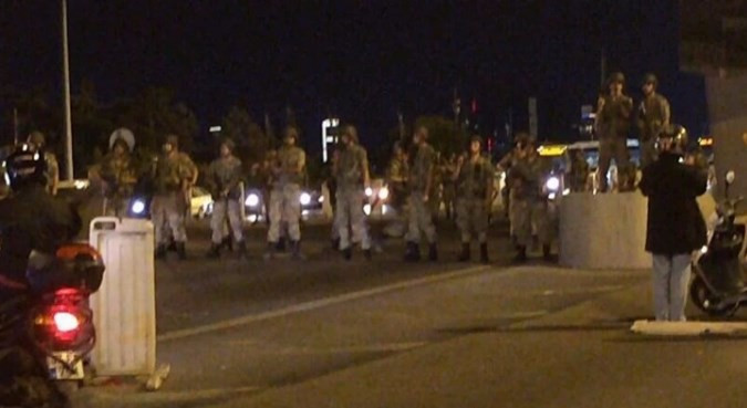 İstanbul'da köprüler trafiğe kapatıldı - Resim: 3