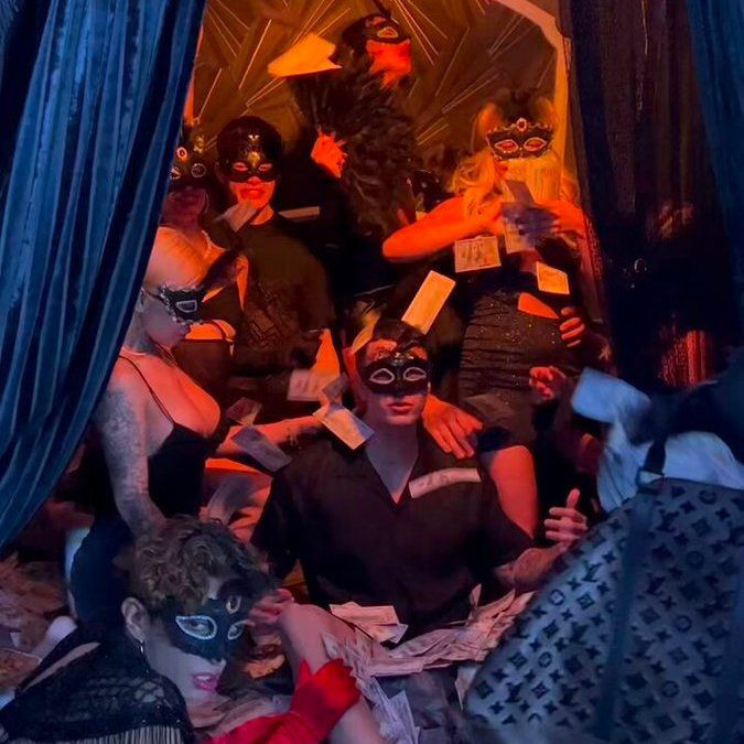 Fergio House'a müstehcenlik baskını! Fergio House nedir kimlerden oluşuyor? Müstehcenlik ve gizem örgütü... - Resim: 1