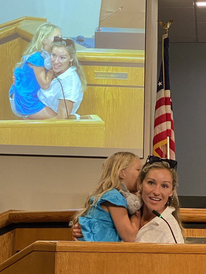 Genç siyasetçi eşiyle cinsel ilişkiye girip canlı yayınladı! Aday olunca rezalet patladı - Resim: 1