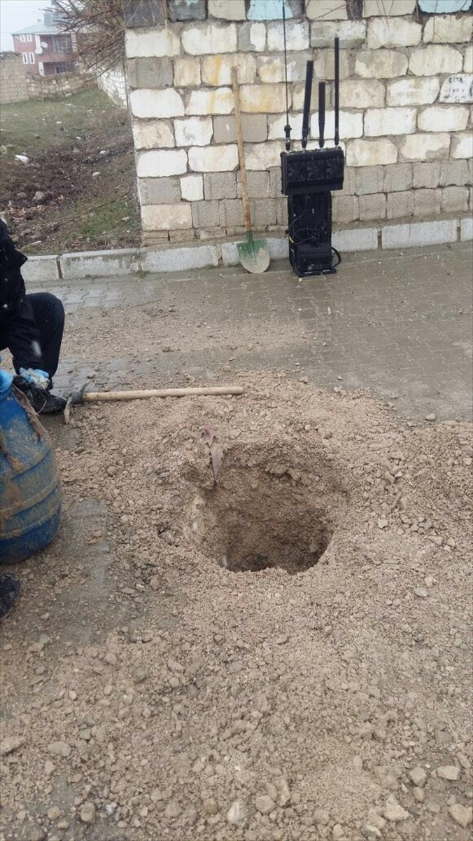 Van'da çok sayıda el yapımı patlayıcı ele geçirildi! - Resim: 2