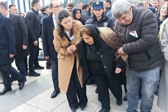 Şehit pilotlar Cemil Gülen ve Levent Öztürk son yolculuklarına uğurlandı - Resim: 1