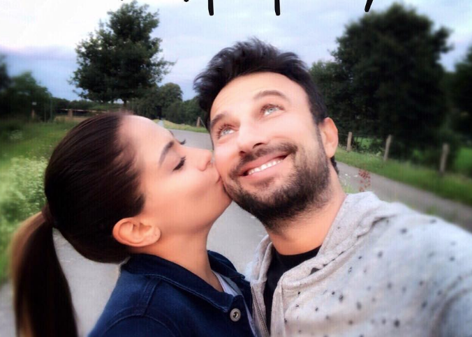 Tarkan'ın eşi Pınar Tevetoğlu görüntülendiğini anlayınca şoförün arkasına saklandı - Resim: 1