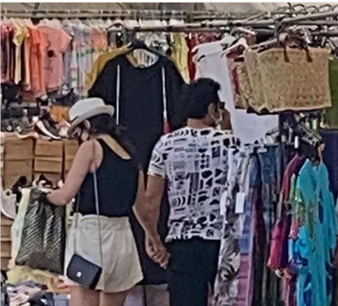 Mert Fırat ve eşi İdil Fırat'ın Bodrum'da pazar turu: Bir parça 500 tl! - Resim: 1