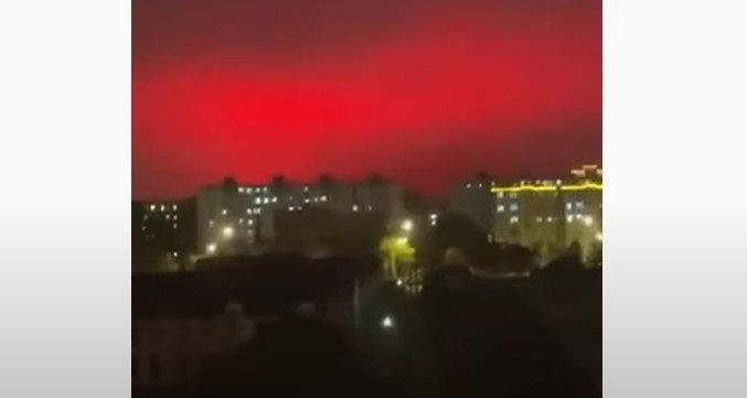 O kentte tüyler ürperten anlar; gökyüzü kan kırmızıya büründü! - Resim: 3