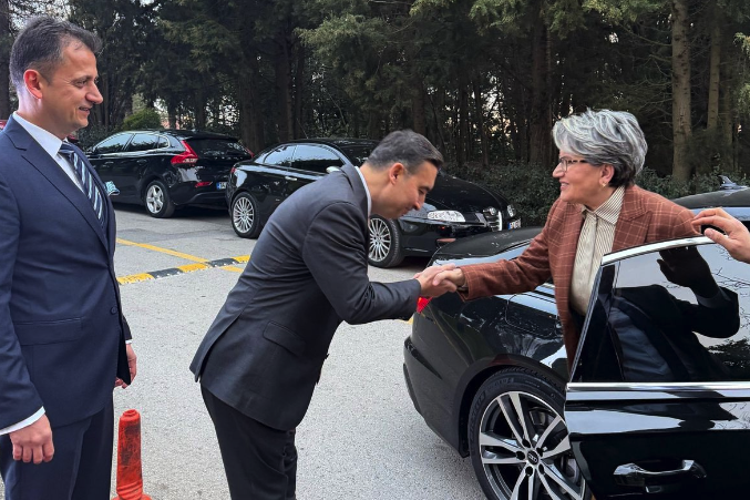İftar davetinde Meral Akşener sürprizi! O eski halinden eser yok şimdi... - Resim: 1