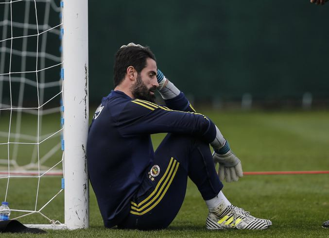 Fenerbahçeliler birbirine girdi: 'Kadro dışı yetmez hemen gönderin' - Resim: 3