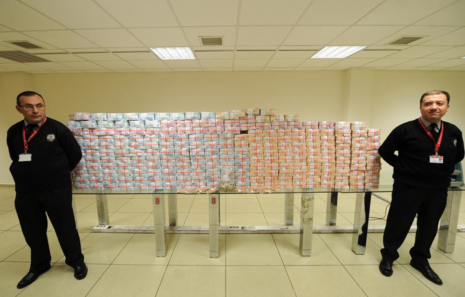 Rekor ikramiyeyi böyle sergilediler - Resim: 1