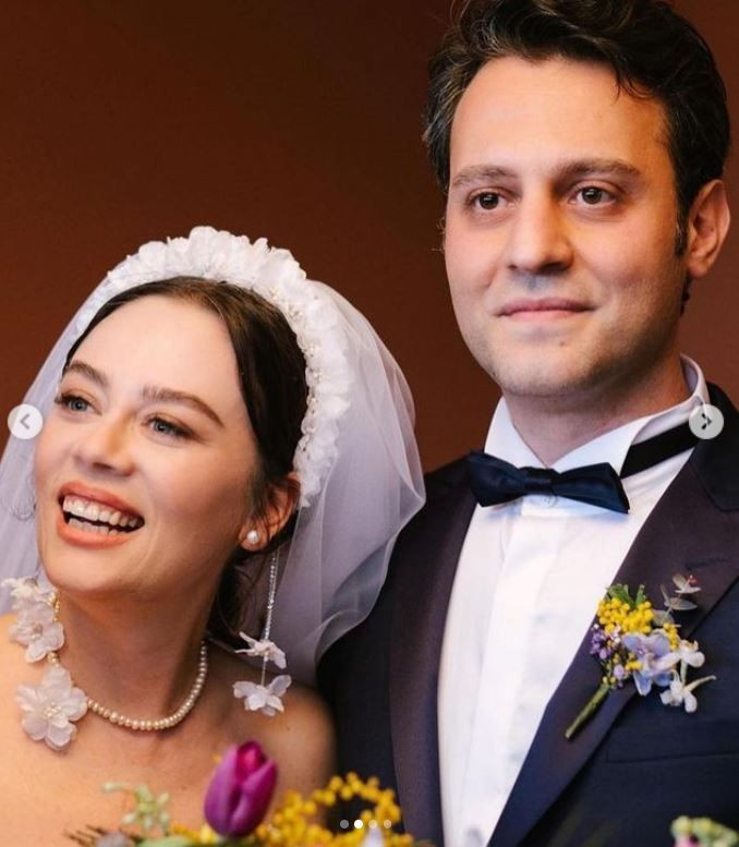 Çiçeği burnunda evli Demet Evgar'ın bebeği göründü hamile göbeğini tutan Gülcan Arslan paylaştı - Resim: 2