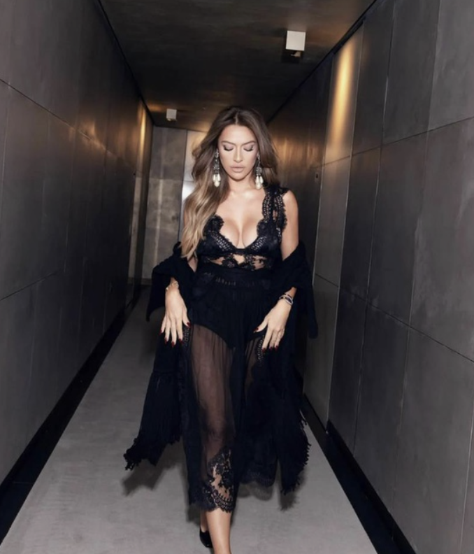 Hadise Paris’te rüzgar gibi esti! Transparan kombini olay... - Resim: 5