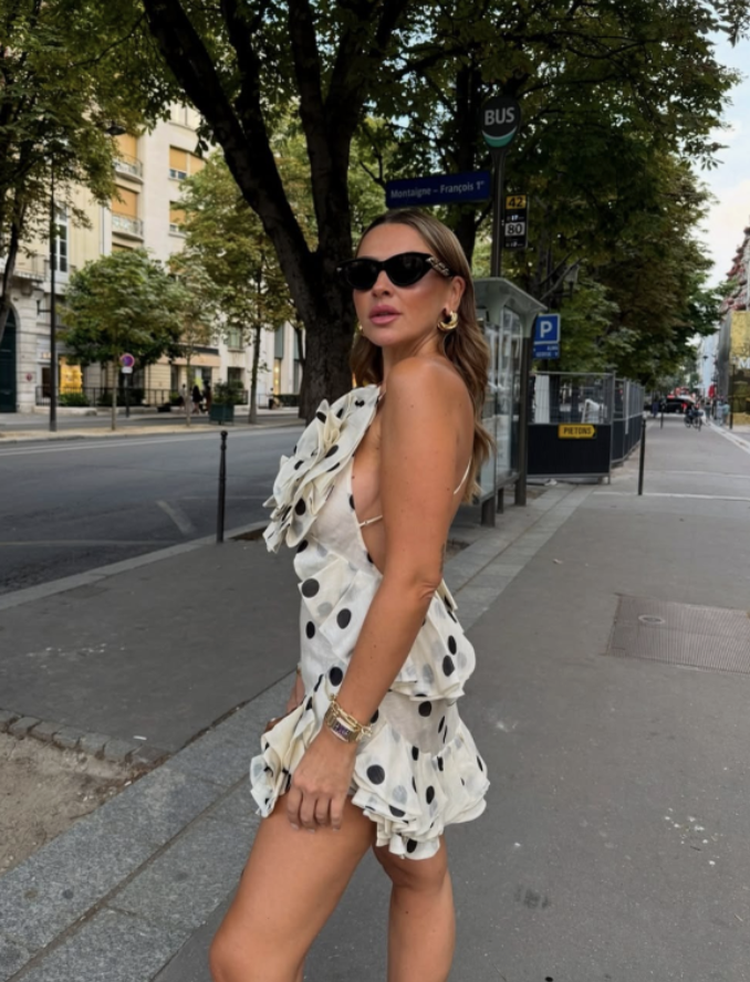 Hadise Paris’te rüzgar gibi esti! Transparan kombini olay... - Resim: 2