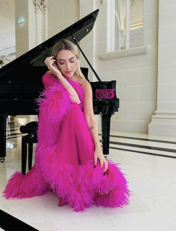 Hadise Paris’te rüzgar gibi esti! Transparan kombini olay... - Resim: 4