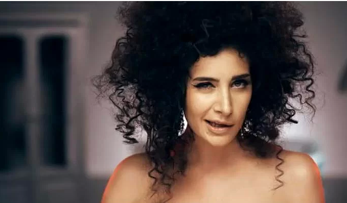 Türk kliplerinden en ilginç anlar... - Resim: 1